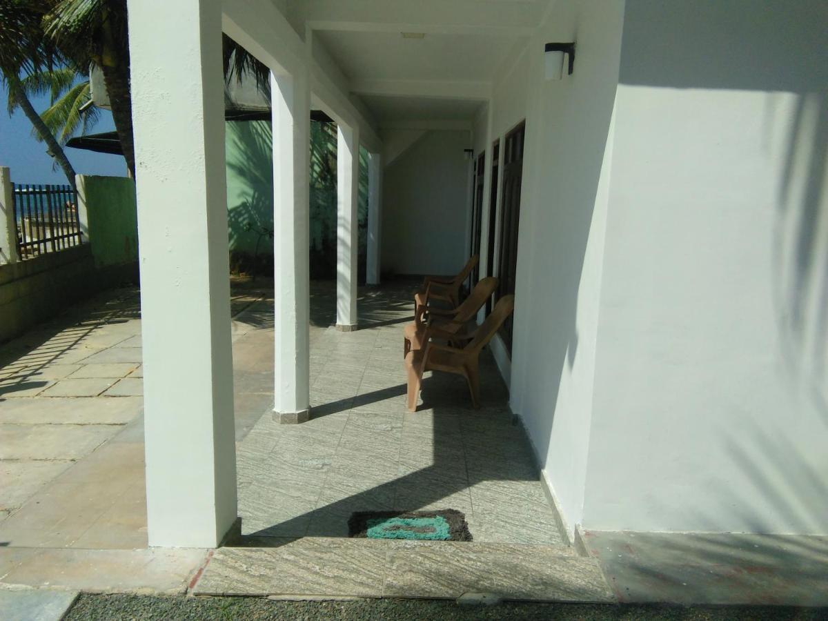 Rainbow Surf Beach Hotel Koggala Exterior foto